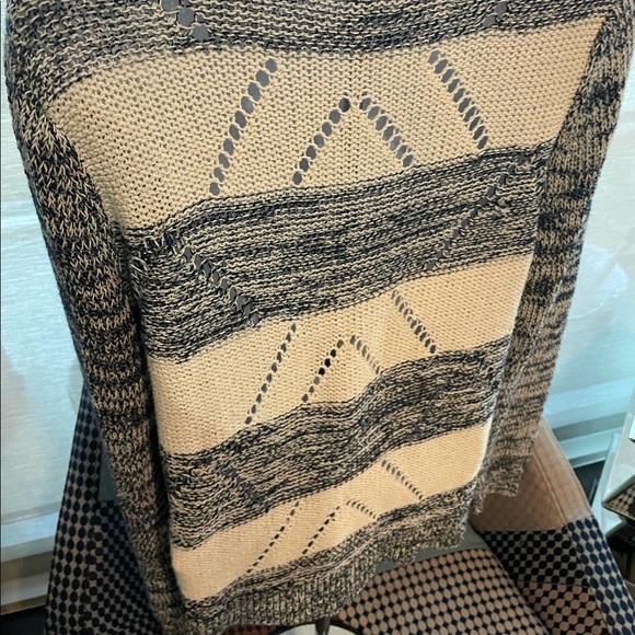 Banana Republic Women’s Knit Sweater - Picture 4 of 7